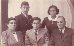 Mania Szperling and Yidl Zaks Family